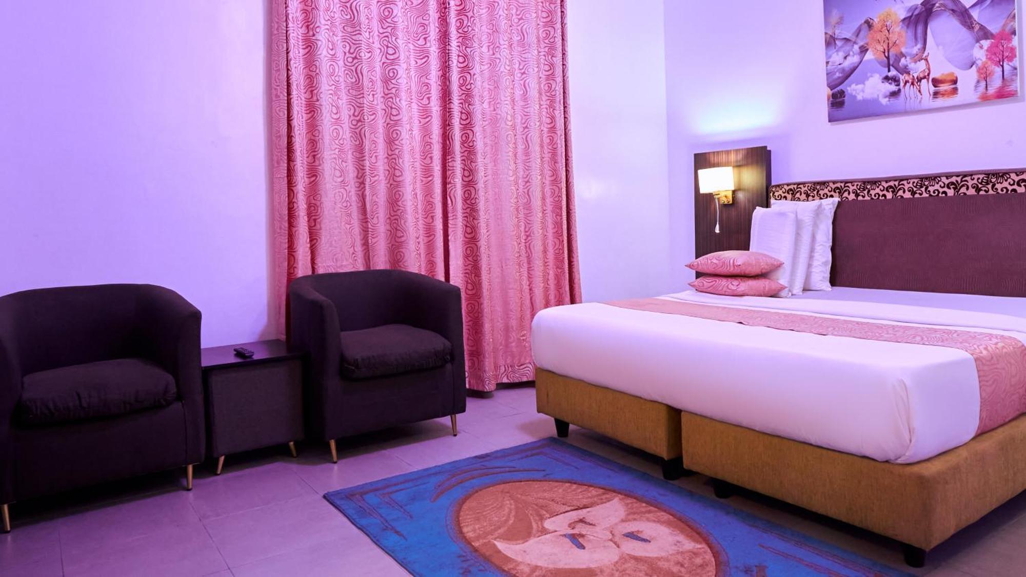 Crownedge Hotels Ikeja Exterior photo
