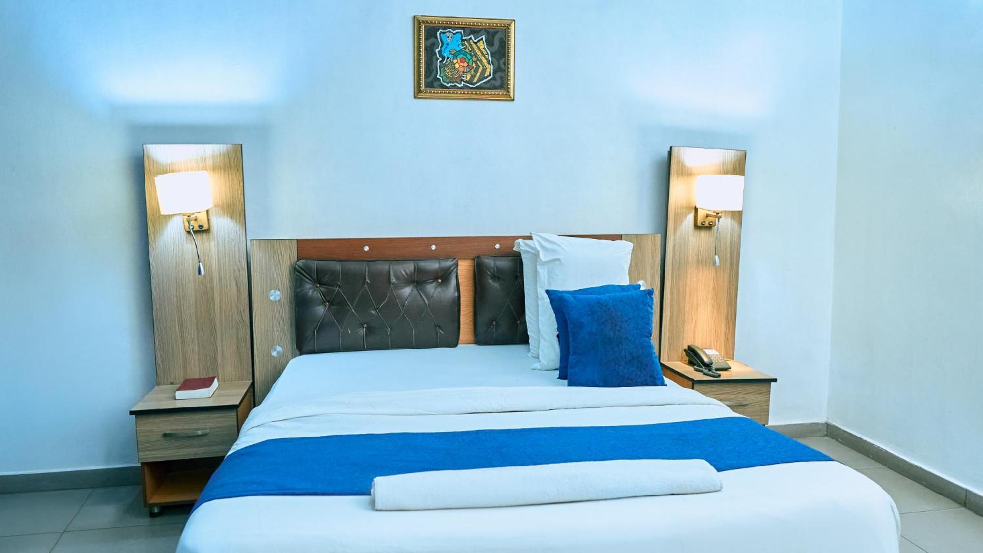 Crownedge Hotels Ikeja Exterior photo