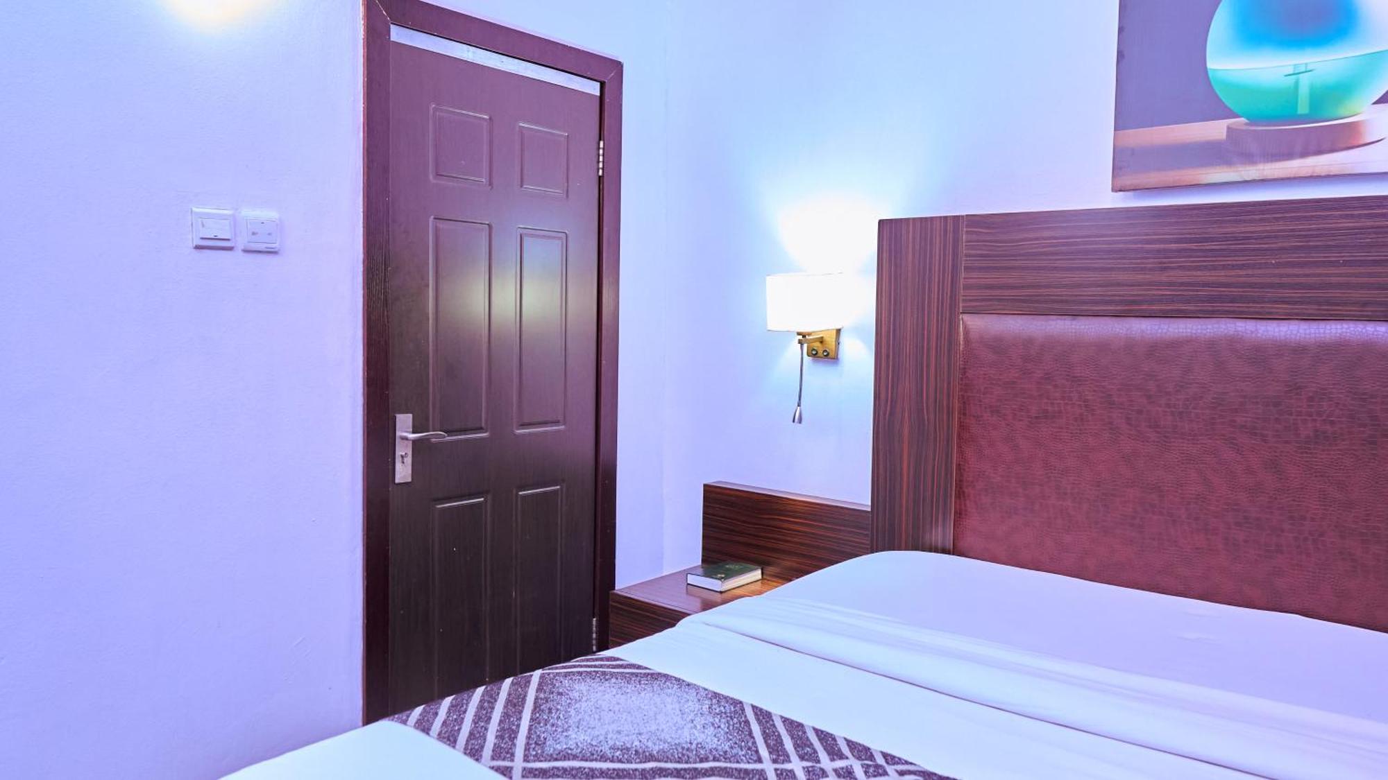 Crownedge Hotels Ikeja Exterior photo