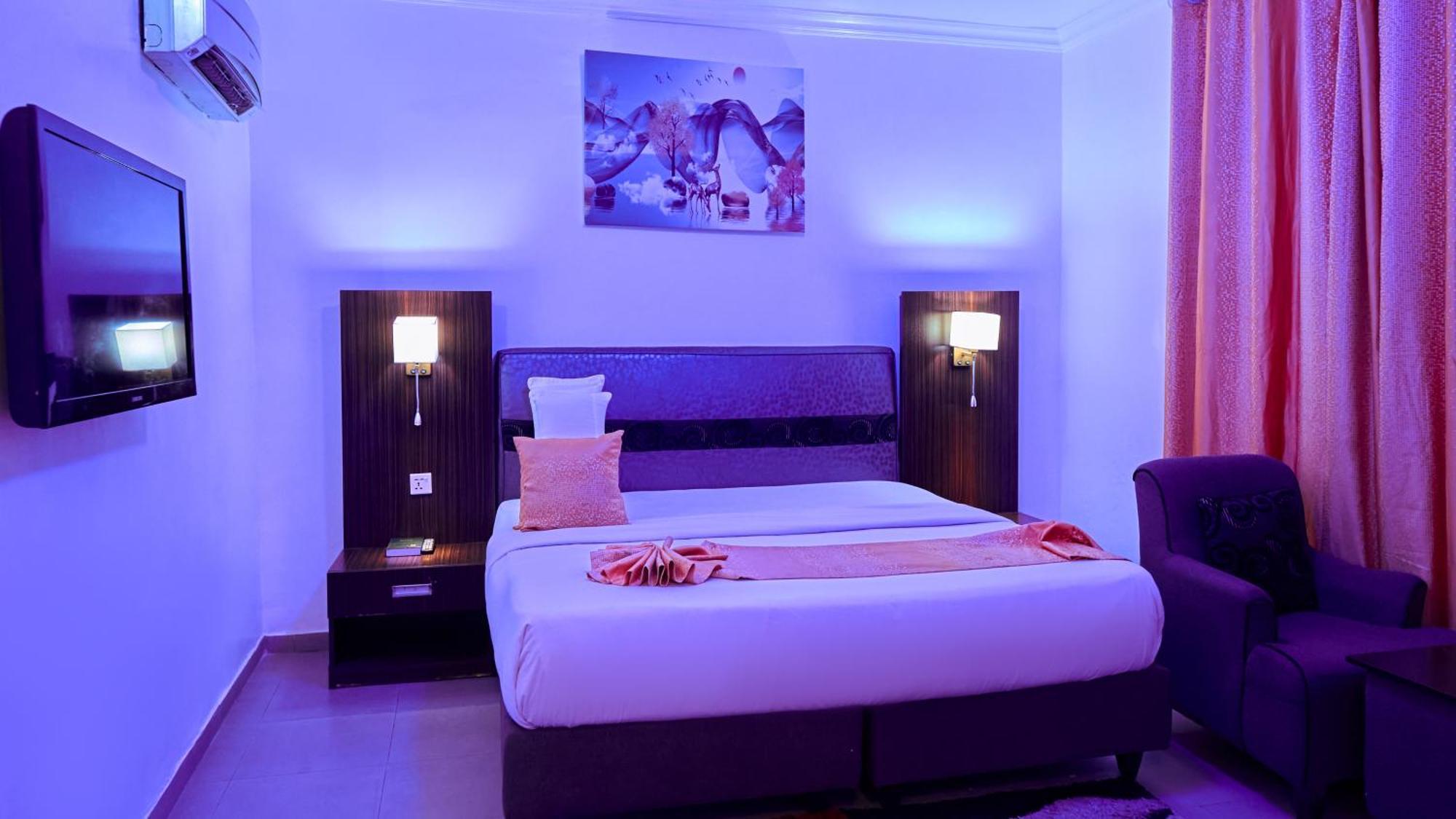 Crownedge Hotels Ikeja Exterior photo