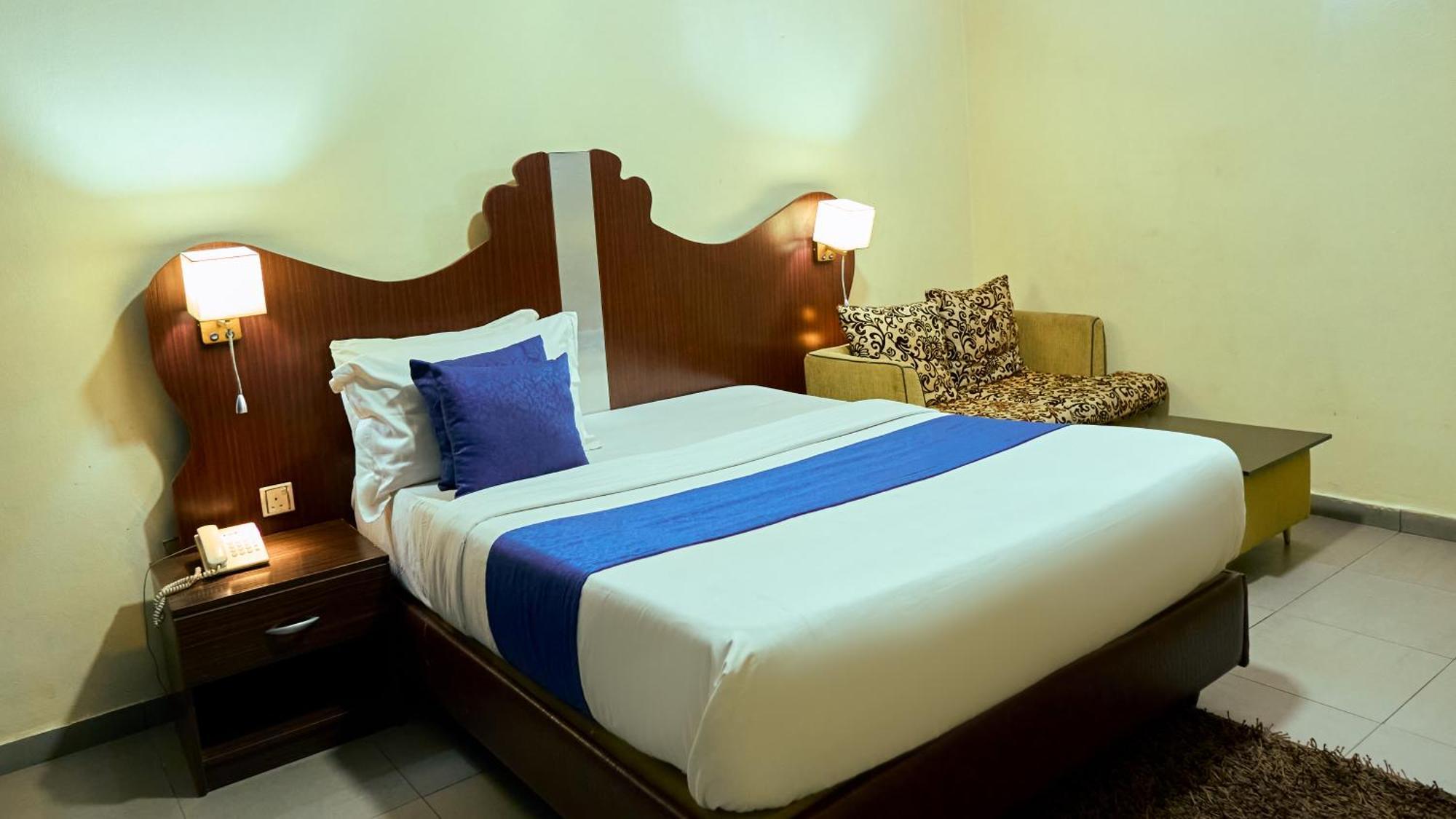 Crownedge Hotels Ikeja Exterior photo