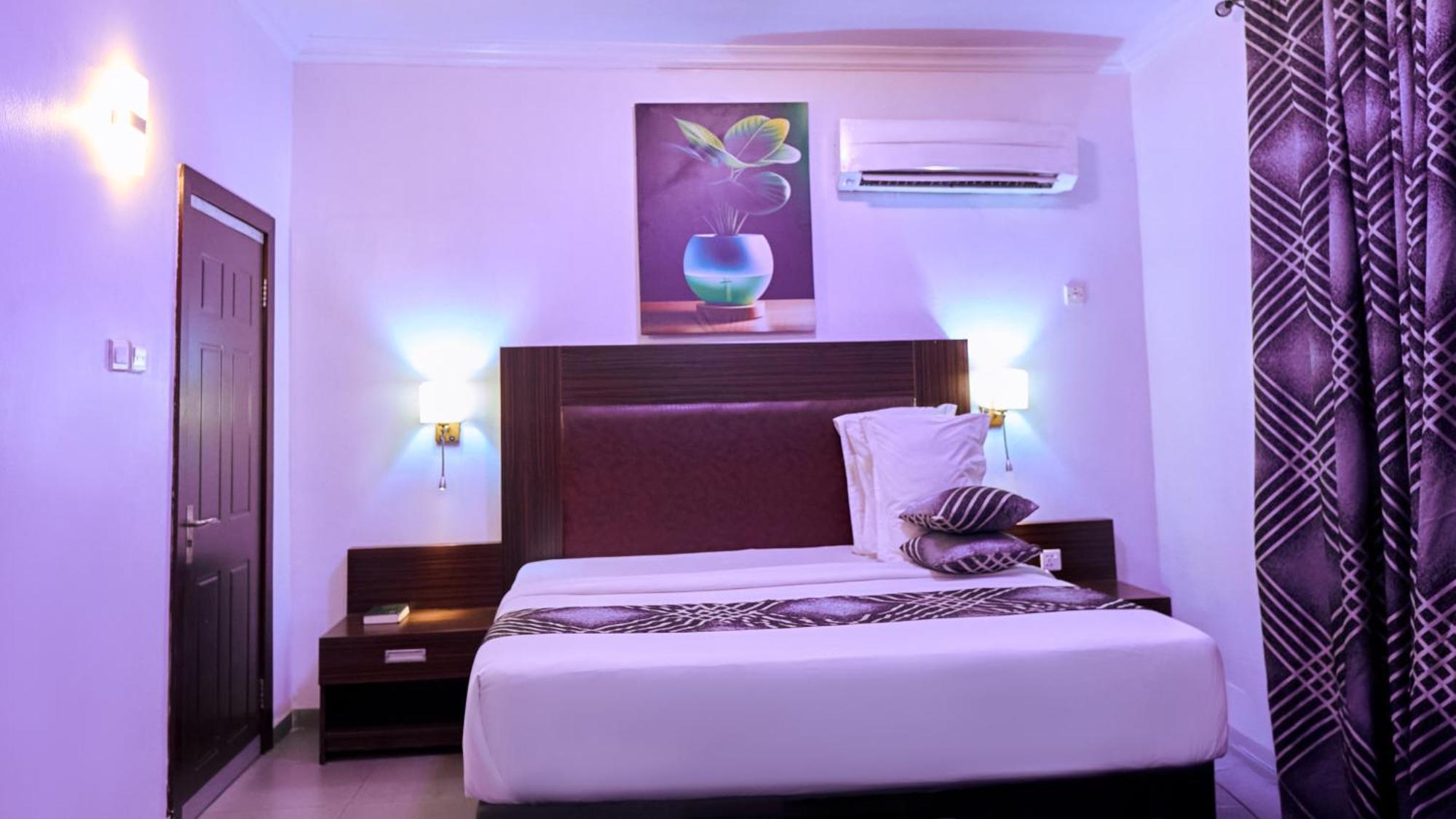 Crownedge Hotels Ikeja Exterior photo