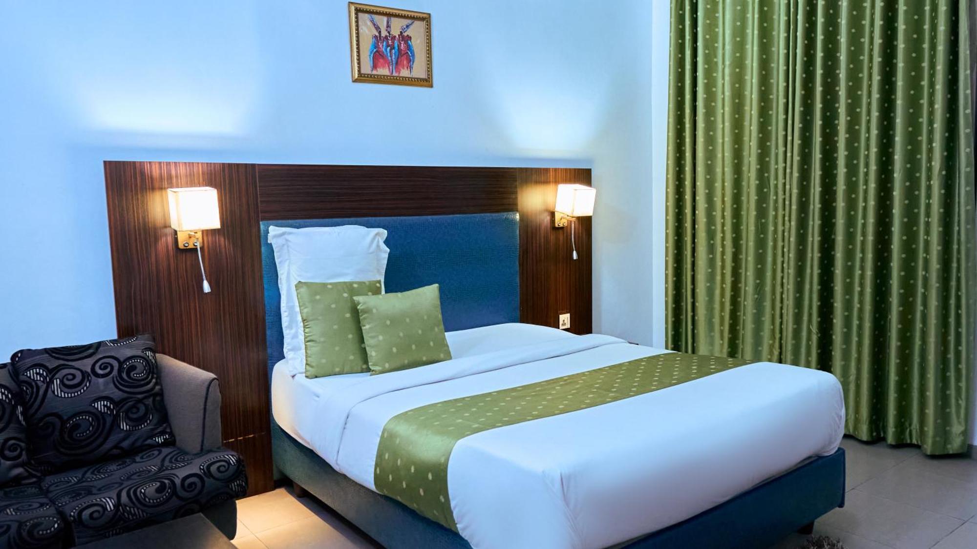 Crownedge Hotels Ikeja Exterior photo